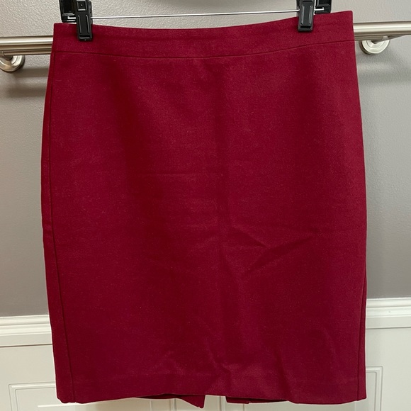 ⭐️J crew cranberry pencil skirt - Picture 5 of 11